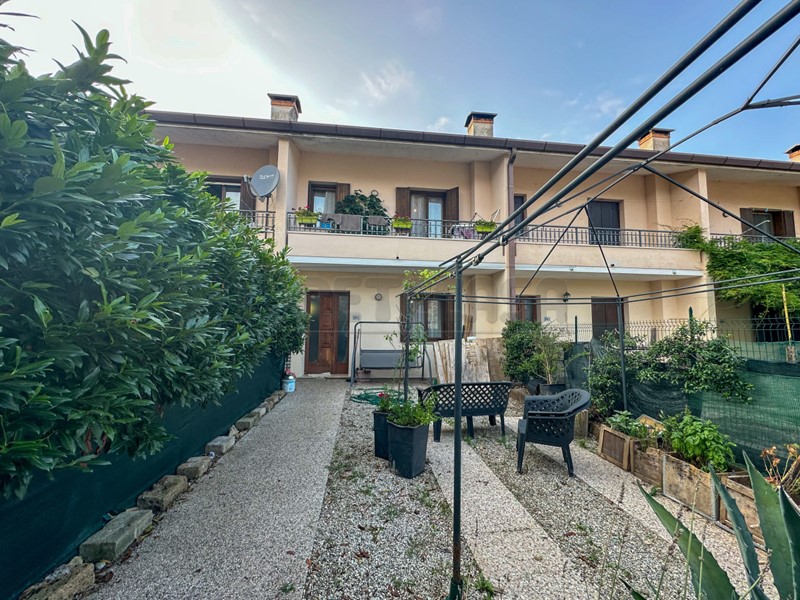 Villetta a schiera in Vendita a Chiopris Viscone, 104'000€, 93 m², con Box