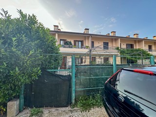 Villetta a schiera in Vendita a Chiopris Viscone, 104'000€, 93 m², con Box