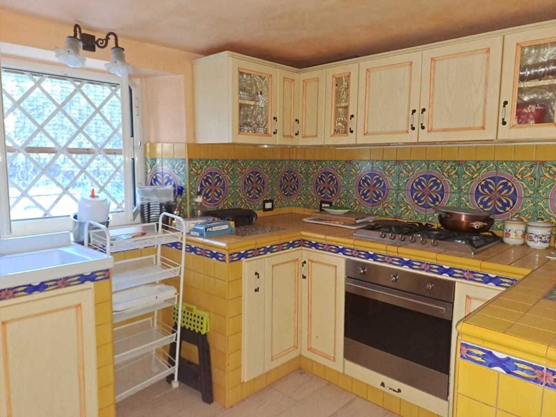 Casa Indipendente in Vendita a Amelia, 395'000€, 271 m², con Box