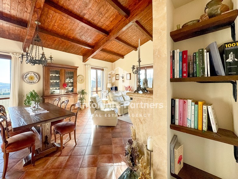 Casa Indipendente in Vendita a Montecastrilli, 750'000€, 346 m²