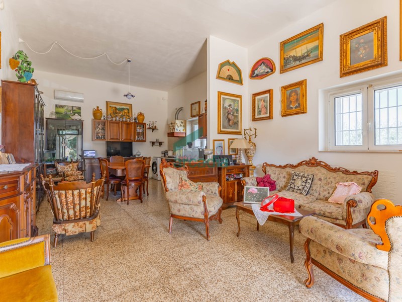 Casale in Vendita a Castellana Grotte, 265'000€, 170 m²