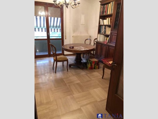 Appartamento in Vendita a Carrara, 170'000€, 150 m²