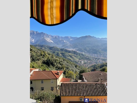 Casa Indipendente in Vendita a Carrara, 430'000€, 230 m²