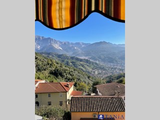 Casa Indipendente in Vendita a Carrara, 430'000€, 230 m²