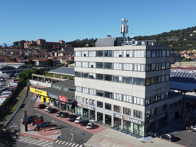 Ufficio in Affitto a Moncalieri, zona C.so Savona, 1'800€, 268 m²