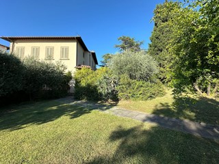 Villa in Vendita a Empoli, 2'080'000€, 970 m², con Box