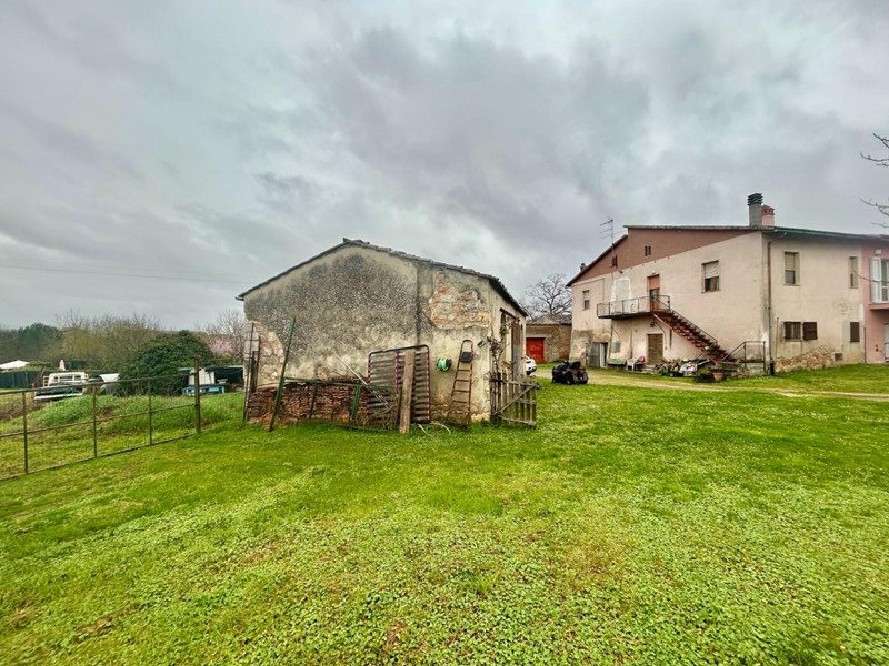Casale in Vendita a Monteriggioni, zona Abbadia a Isola, 450'000&euro;, 247 m²