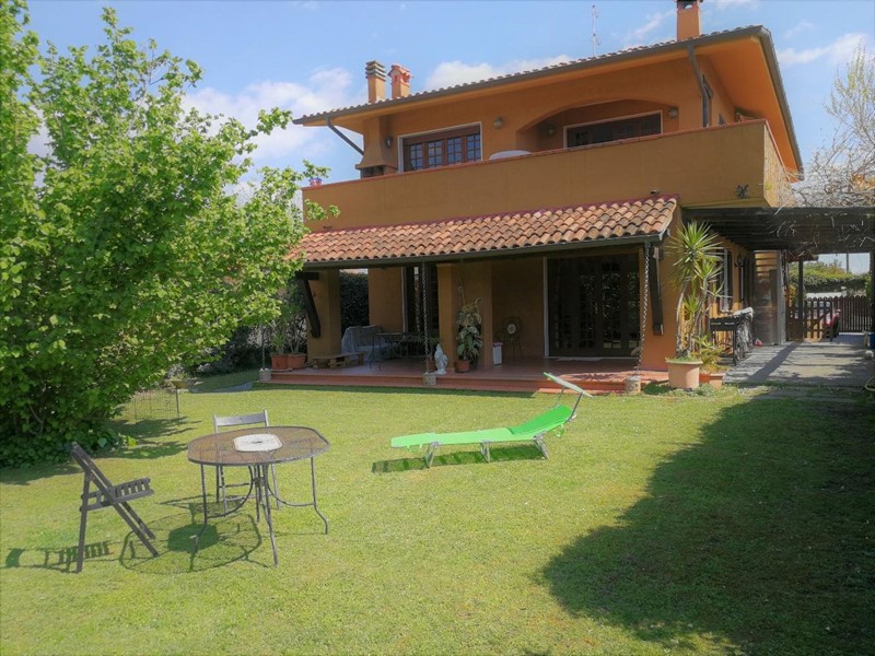 Villa in Vendita a Forte dei Marmi, 2'300'000€, 370 m², arredato
