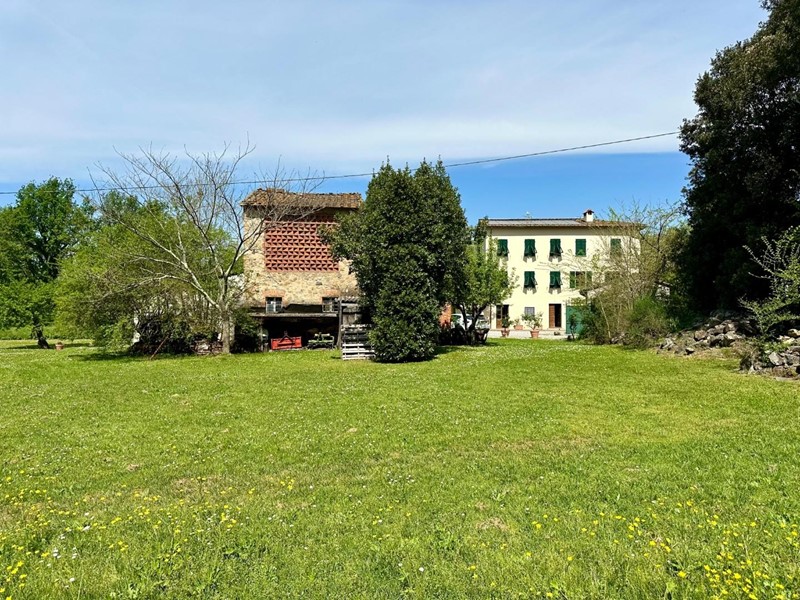 Casa di corte in Vendita a Capannori, zona San Ginese, 795'000€, 280 m²