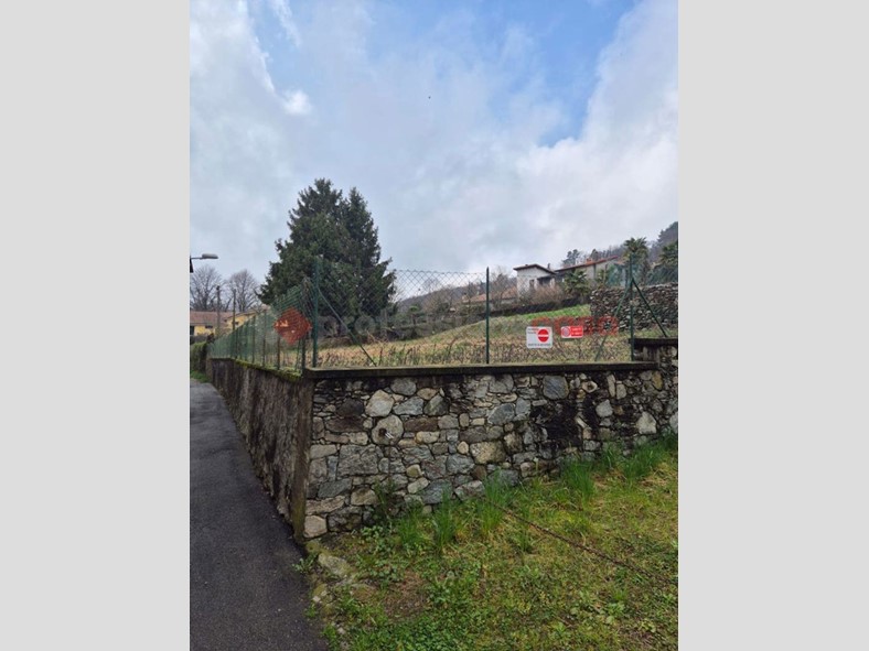Terreno agricolo in Vendita a Arona, 9'500€, 790 m²