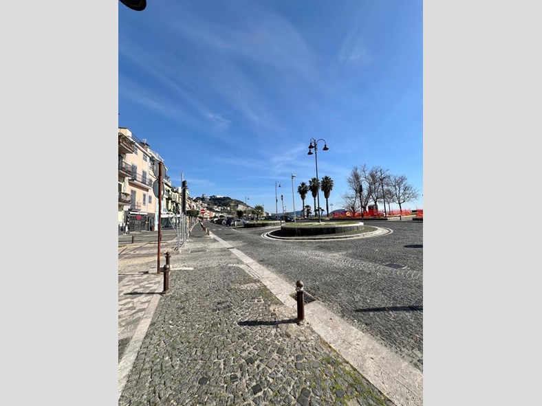 Trilocale in Vendita a Pozzuoli, 165'000€, 64 m²