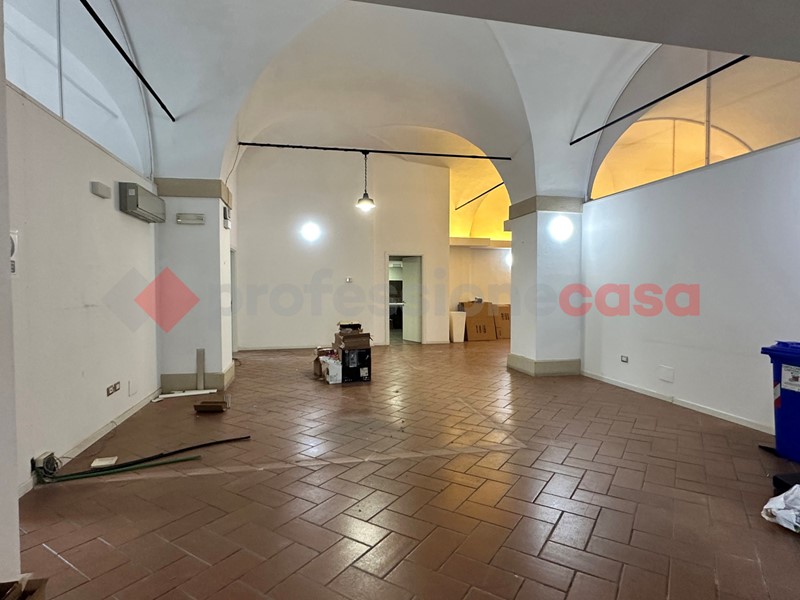 Ufficio in Affitto a Livorno, 1'550€, 270 m²