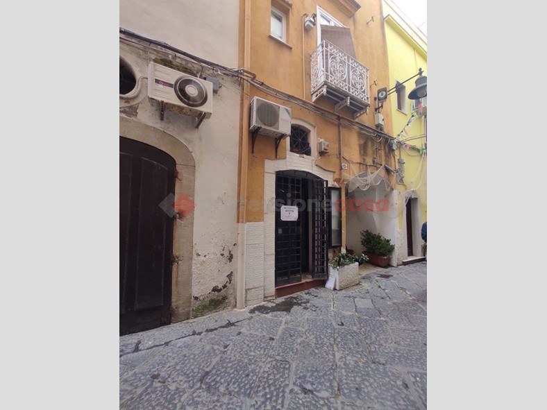 Negozio in Affitto a Gaeta, 250&euro;, 10 m²