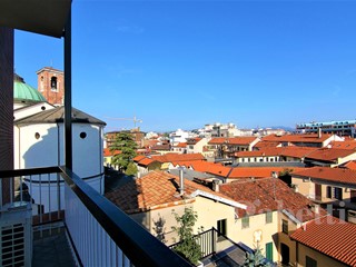 Appartamento in Affitto a Gallarate, 2'000&euro;, 217 m², arredato