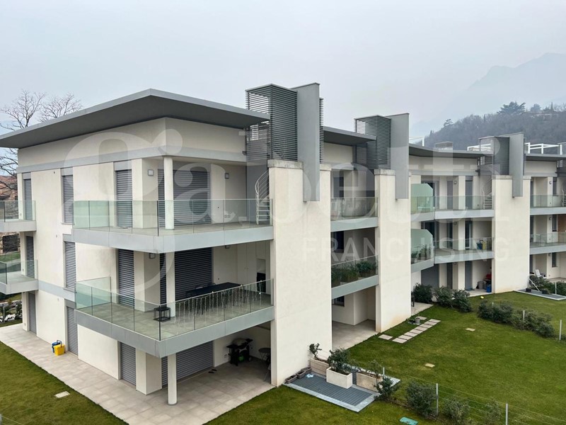 Attico in Vendita a Valmadrera, 785'000€, 177 m²