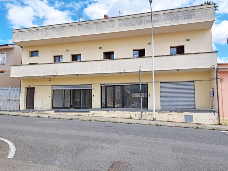 Negozio in Affitto a Sanluri, 1'415&euro;, 265 m²