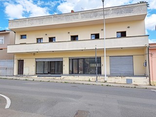 Negozio in Affitto a Sanluri, 1'415&euro;, 265 m²