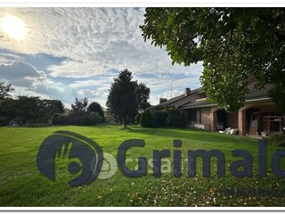 Villa in Vendita a Ozzero, 597'000€, 611 m²