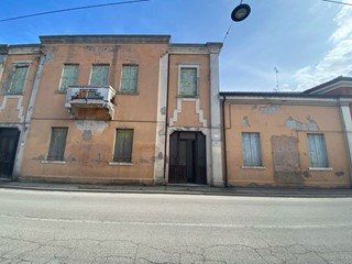 Ufficio in Vendita a Gavello, 65'000€, 230 m²