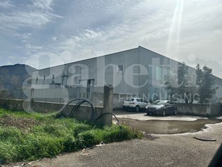 Capannone in Vendita a Sermoneta, 735'000€, 1600 m²