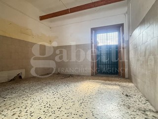 Attività commerciale in Affitto a Calvizzano, 350€, 25 m²