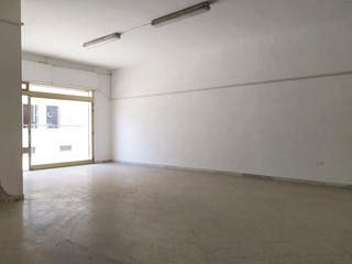 Negozio in Affitto a Manduria, 550€, 105 m²