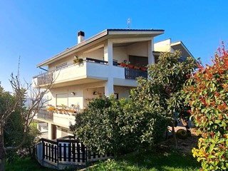 Appartamento in Vendita a Castel Frentano, 140'000€, 400 m², con Box