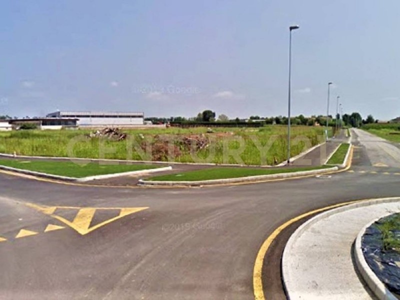 Terreno edificabile in Vendita a Oppeano, 731 m²