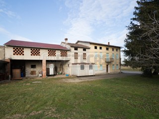 Casa Semi Indipendente in Vendita a Colceresa, 202'000&euro;, 510 m²