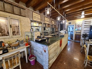 Attività commerciale in Affitto a Vicenza, 1'200€, 100 m², arredato