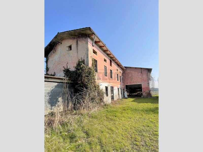 Casa Indipendente in Vendita a Quinto Vicentino, 385'000&euro;, 2000 m²