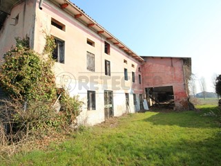 Casa Indipendente in Vendita a Quinto Vicentino, 385'000&euro;, 2000 m²