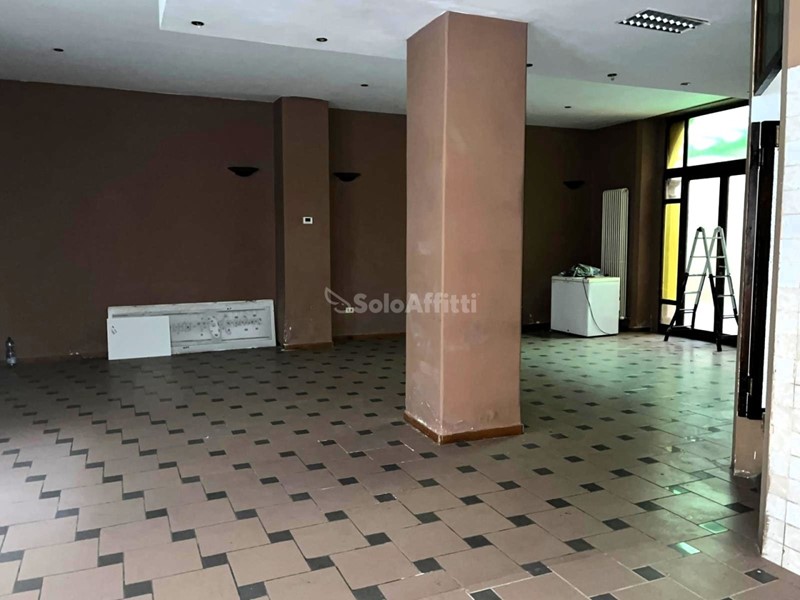 Capannone in Affitto a Senigallia, zona Centro, 1'850€, 150 m²