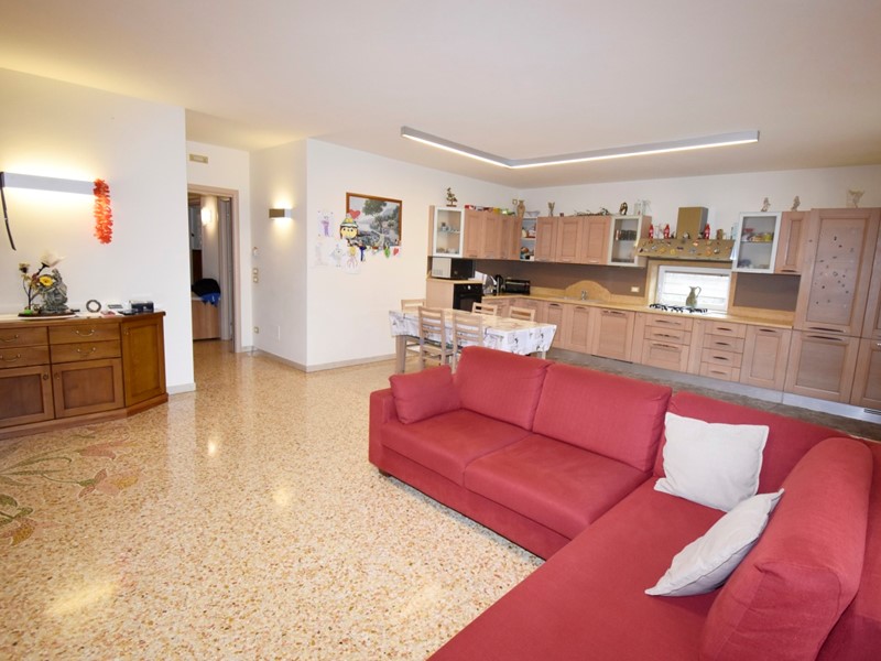 Quadrilocale in Vendita a Chiampo, 240'000€, 135 m²