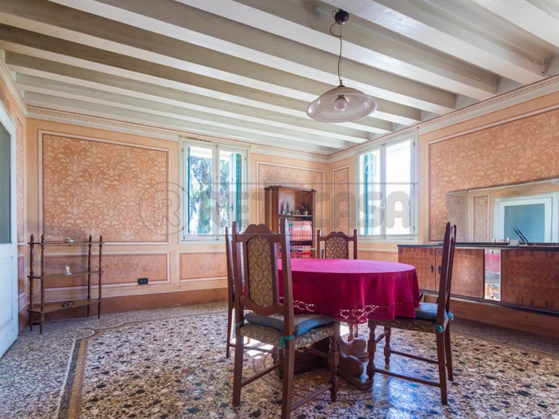 Casa Indipendente in Vendita a Breganze, 390'000€, 730 m²