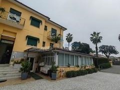 Attività commerciale in Vendita a Massa, zona Marina Di Massa, 1'500'000€, 680 m², arredato