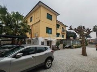 Attività commerciale in Vendita a Massa, zona Marina Di Massa, 1'500'000€, 680 m², arredato