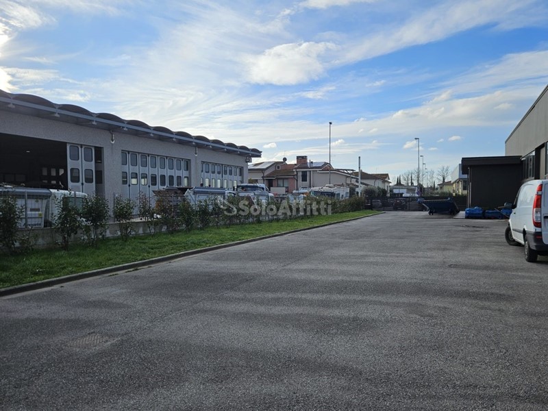 Capannone in Affitto a Fucecchio, 5'500&euro;, 1300 m²