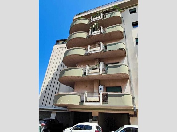 Ufficio in Affitto a Reggio Calabria, zona Tremulini, 500€, 75 m²