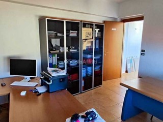 Ufficio in Affitto a Reggio Calabria, zona Tremulini, 500€, 75 m²