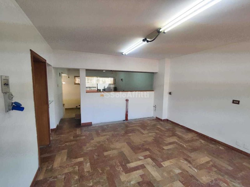 Ufficio in Affitto a Reggio Calabria, zona Centro, 650€, 90 m²