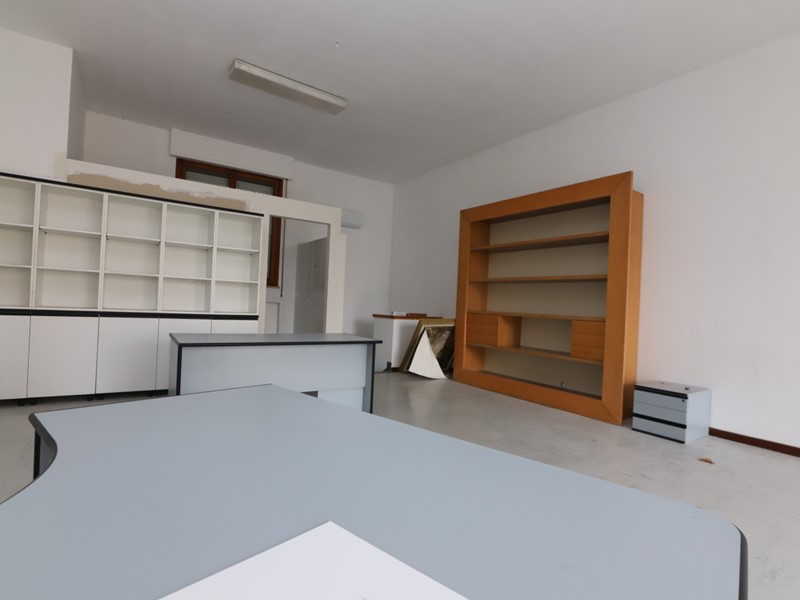 Immobile commerciale in Vendita a Morciano di Romagna, 120'000€, 110 m²