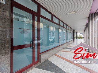 Ufficio in Vendita a Novara, zona Semicentro, 99'000€, 130 m²