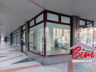 Immobile commerciale in Vendita a Novara, zona Semicentro, 99'000€, 150 m²