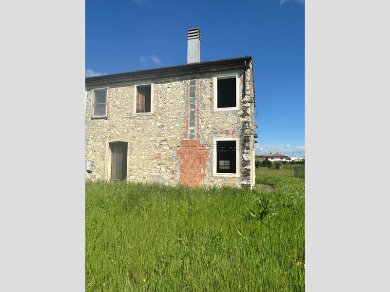 Casa Indipendente in Vendita a Campiglia dei Berici, zona Campiglia dei Berici, 53'000&euro;, 130 m²