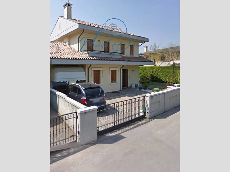 Villa bifamiliare in Vendita a Quinto di Treviso, 390'000€, 281 m²