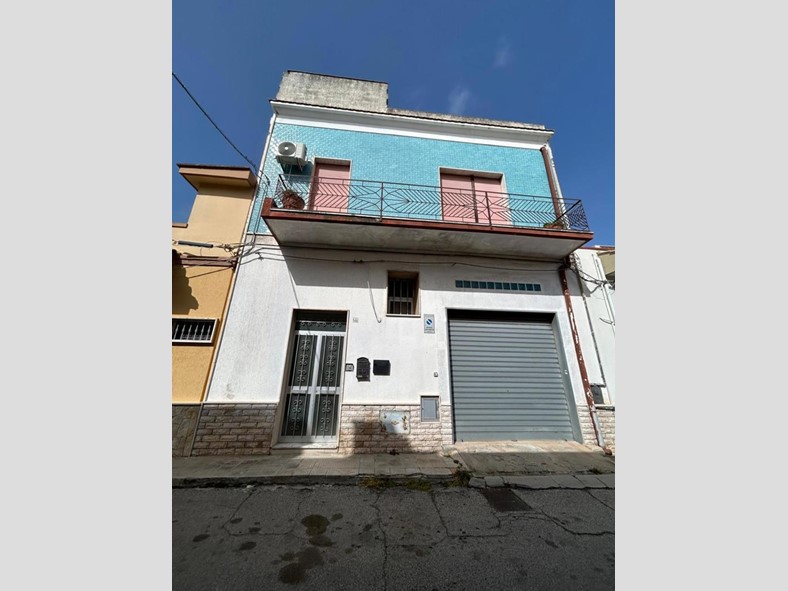 Appartamento in Vendita a Pulsano, 95'000€, 145 m²
