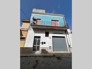 Appartamento in Vendita a Pulsano, 95'000€, 145 m²