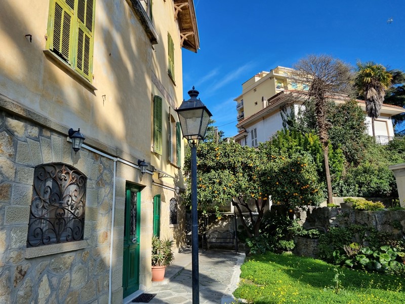 Casa Indipendente in Vendita a Sanremo, 890'000€, 450 m², arredato