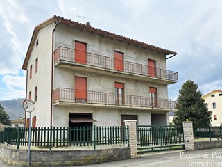 Appartamento in Vendita a Perugia, zona Resina, 145'000€, 140 m², con Box